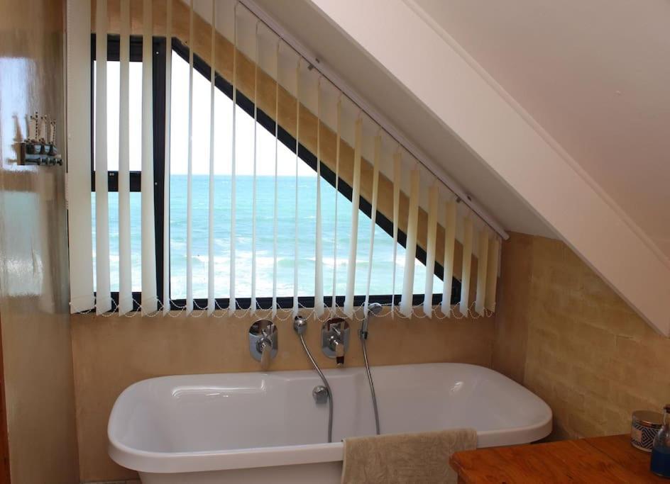 וויטסנד Baby Whale Bliss - Beachfront House מראה חיצוני תמונה